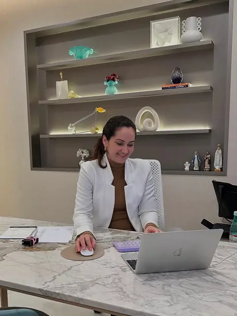 Dra. Isabela Bertoglio, médica com atendimento em nutrologia, no consultório da Clínica Belvitá no Paraíso